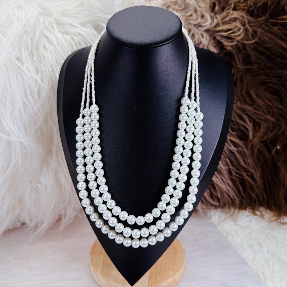 Vintage Elegant 3 strand Faux Pearl White Weighted Necklace - Picture 3 of 13
